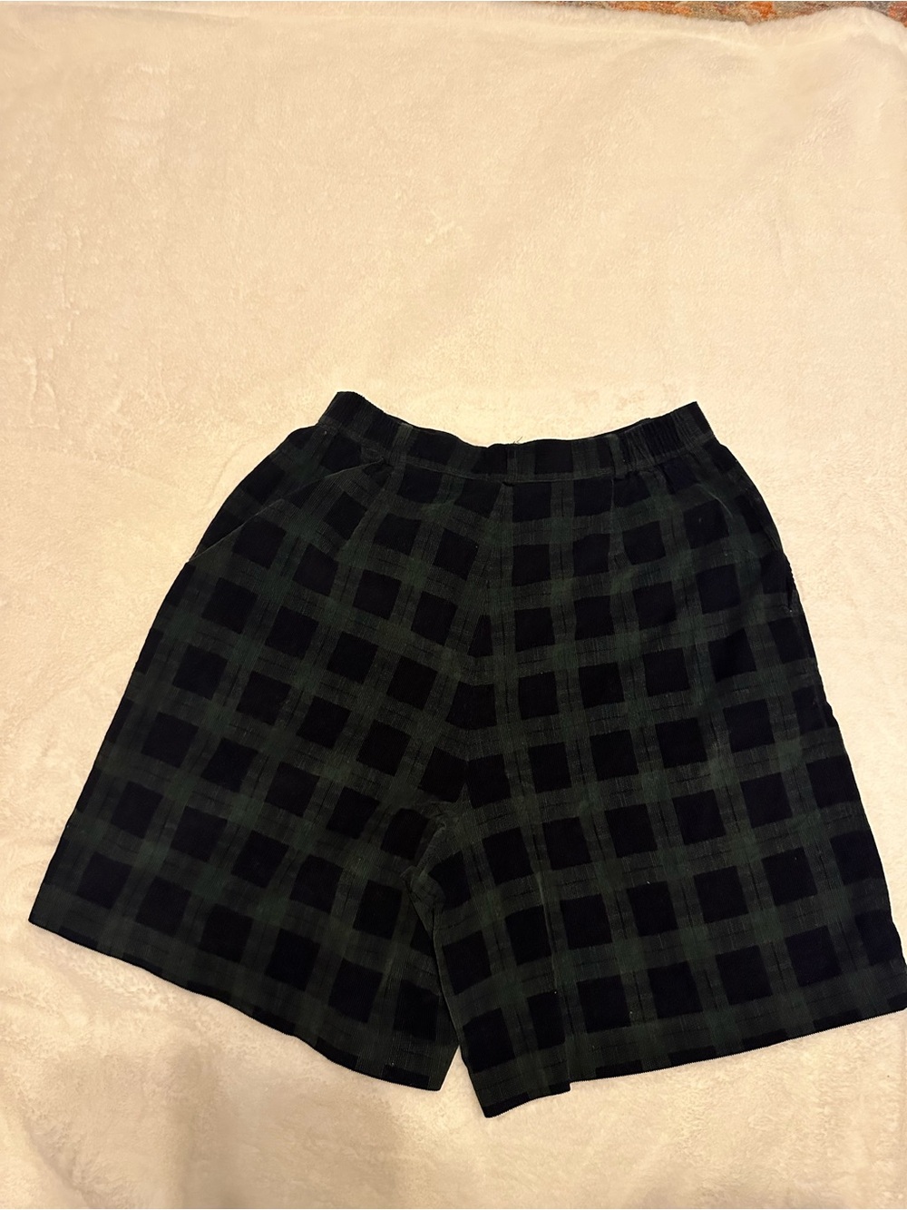 Black & Olive Green Plaid Wonen’s Shorts, size 12